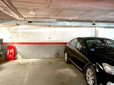 ¡Oportunidad en Santa Coloma! 7 plazas de parking en venta en Calle del Reloj
