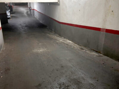 ¡Oportunidad en Santa Coloma! 7 plazas de parking en venta en Calle del Reloj