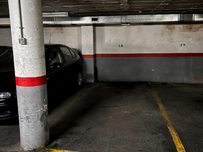 ¡Oportunidad en Santa Coloma! 7 plazas de parking en venta en Calle del Reloj