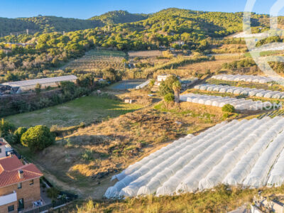 COLECCIÓN PRIVADA · CANET DE MAR - Masía en finca de 2,3 hectáreas