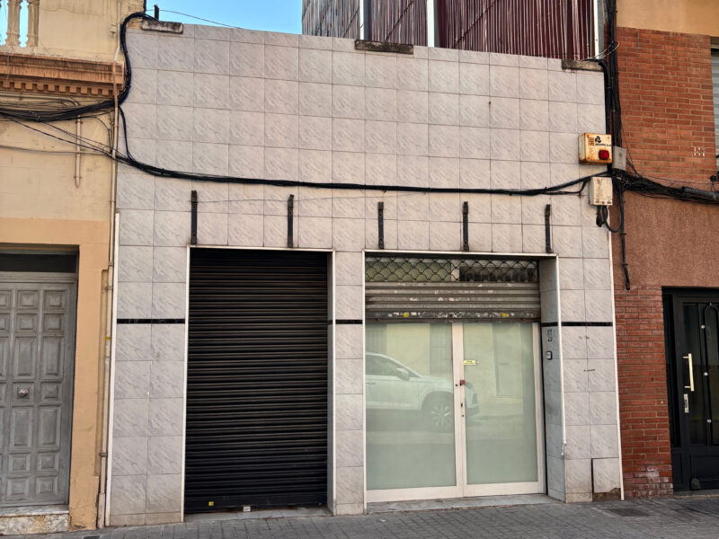 Una casa con patio en pleno Sant Adrià... o el solar perfecto para tu próximo proyecto. Tú decides.