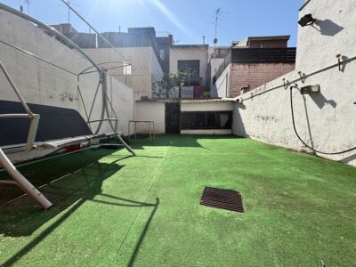 Una casa con patio en pleno Sant Adrià... o el solar perfecto para tu próximo proyecto. Tú decides.