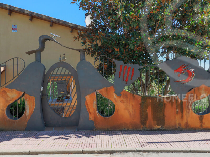 El refugio de dos artistas, rodeado de naturaleza.