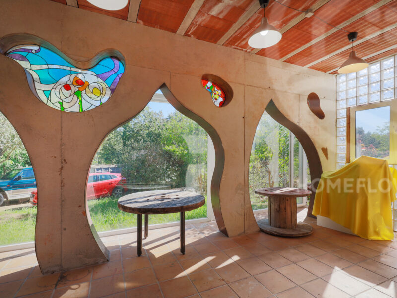 El refugio de dos artistas, rodeado de naturaleza.