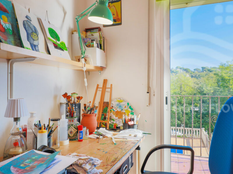 El refugio de dos artistas, rodeado de naturaleza.